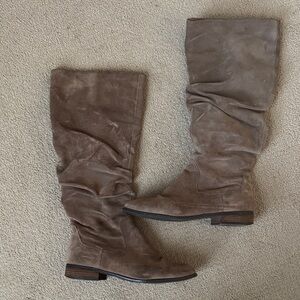 Stylish Women's Suede Boots